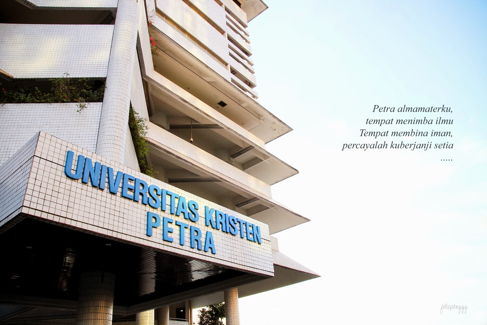UNIVERSITAS Kristen Petra
