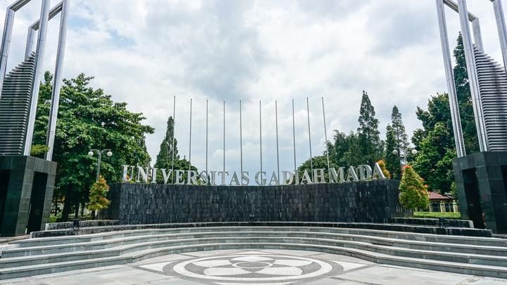 UNIVERSITAS GADJAH MADA