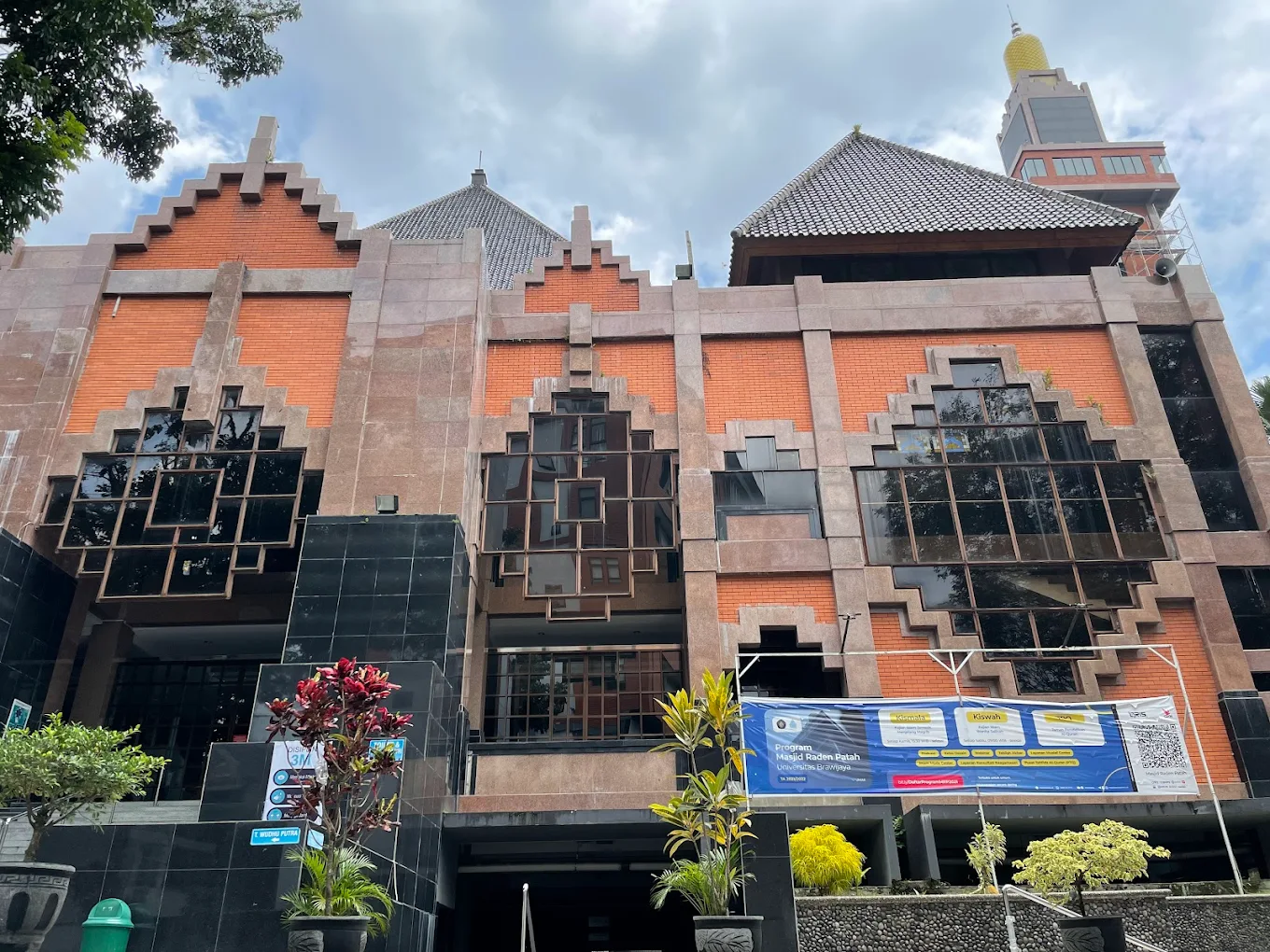Universitas Brawijaya (UB)
