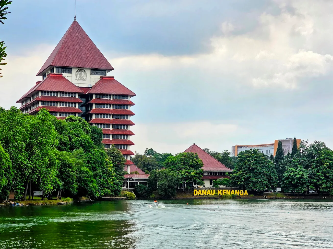 Universitas Indonesia (UI) 